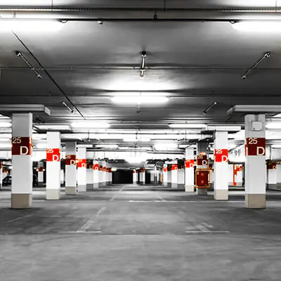 LED lysr&ouml;r i parkeringsgarage